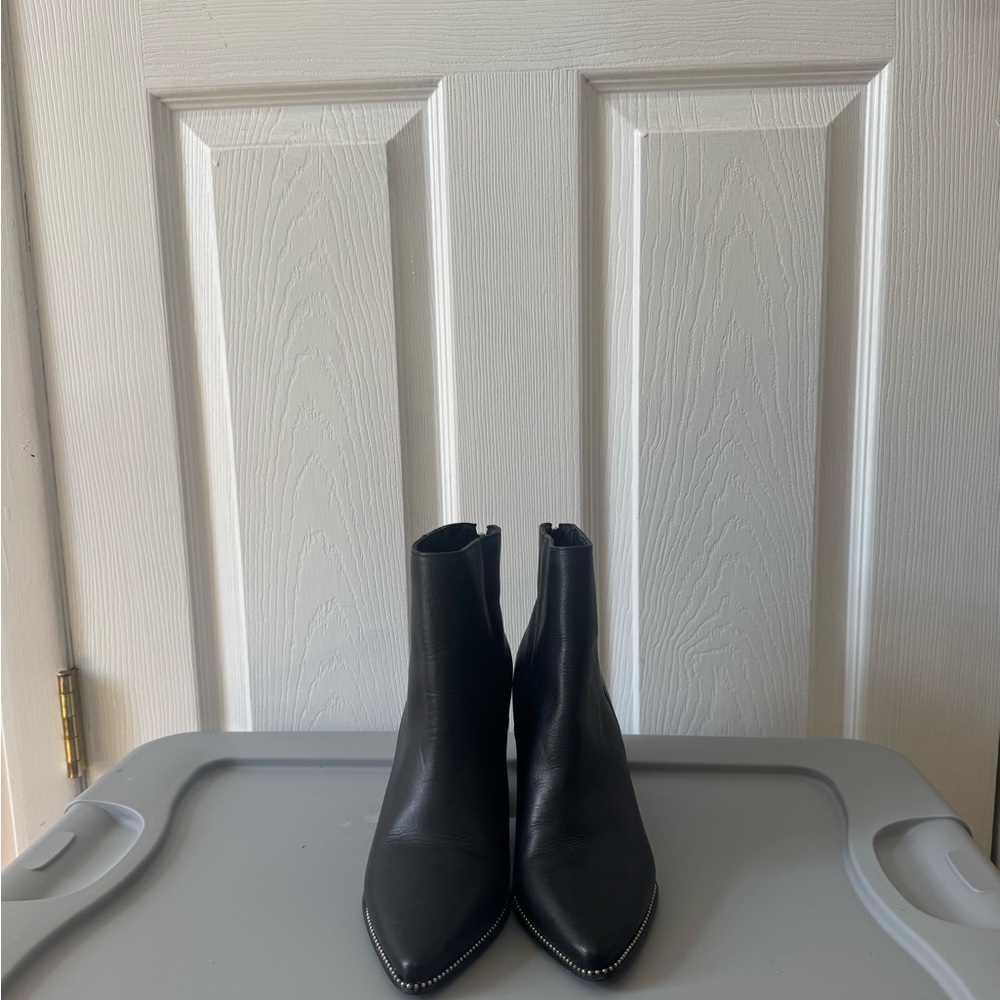 Steve Madden Black Leather Pointed Toe Ankle Boots